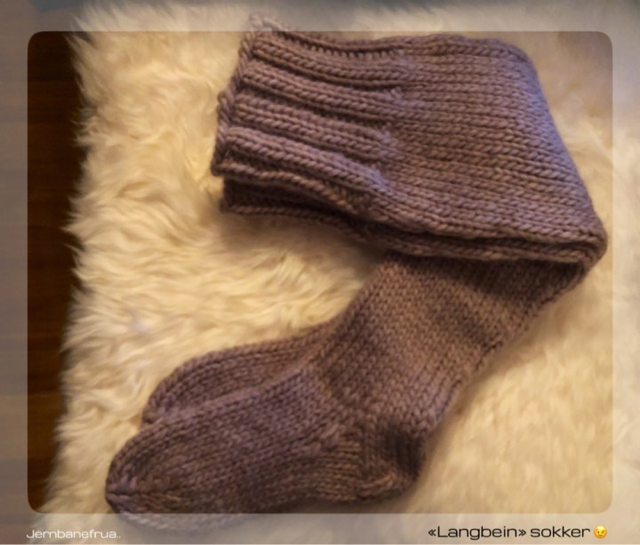 lange strikkede sokker