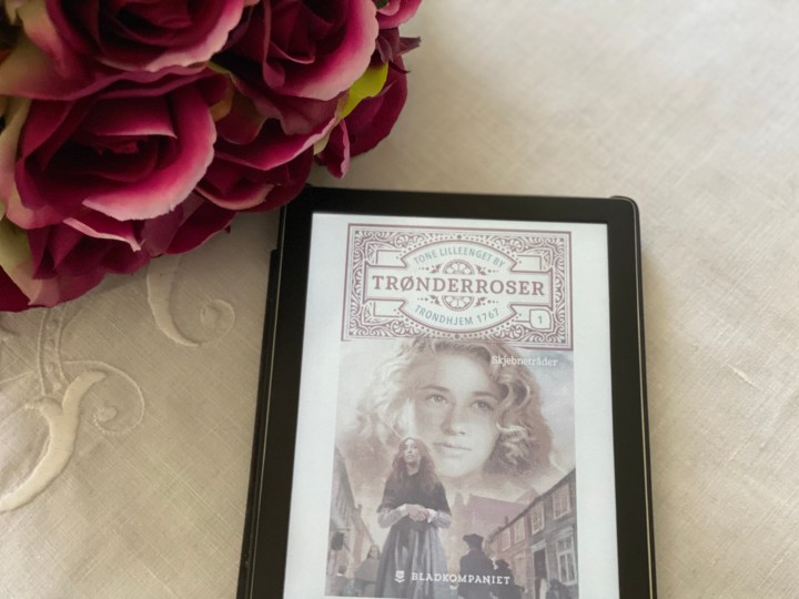 Bokanmeldelse. Trønderroser 1, av Tone Lilleenget&nbsp;By.