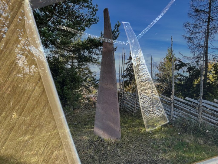 Dynnasteinen! En stein, en historie, et&nbsp;smykke